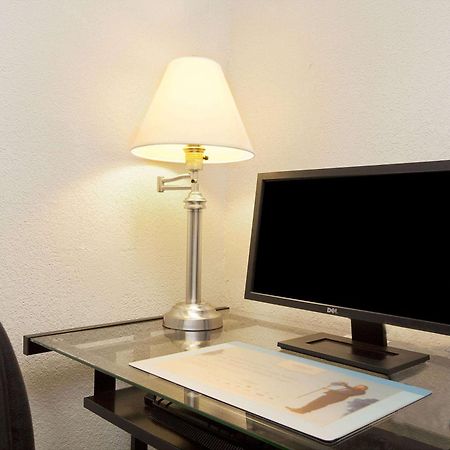 Days Inn & Suites By Wyndham Houston North/Aldine מראה חיצוני תמונה