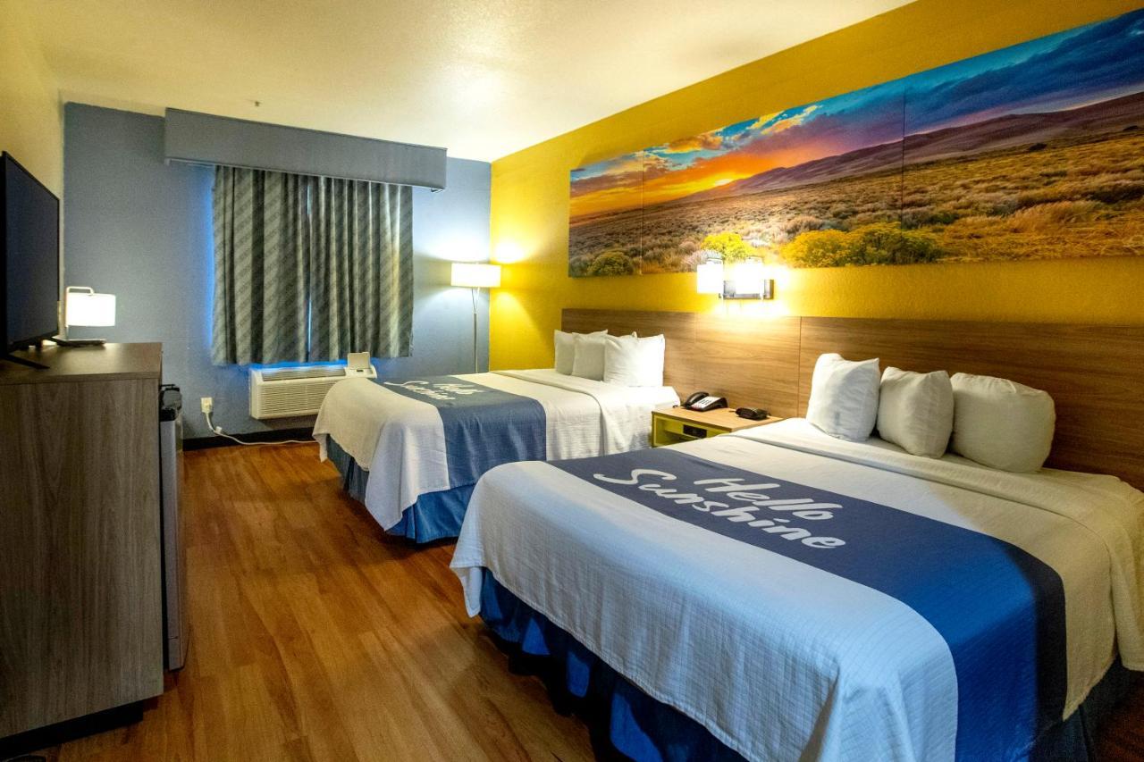 Days Inn & Suites By Wyndham Houston North/Aldine מראה חיצוני תמונה