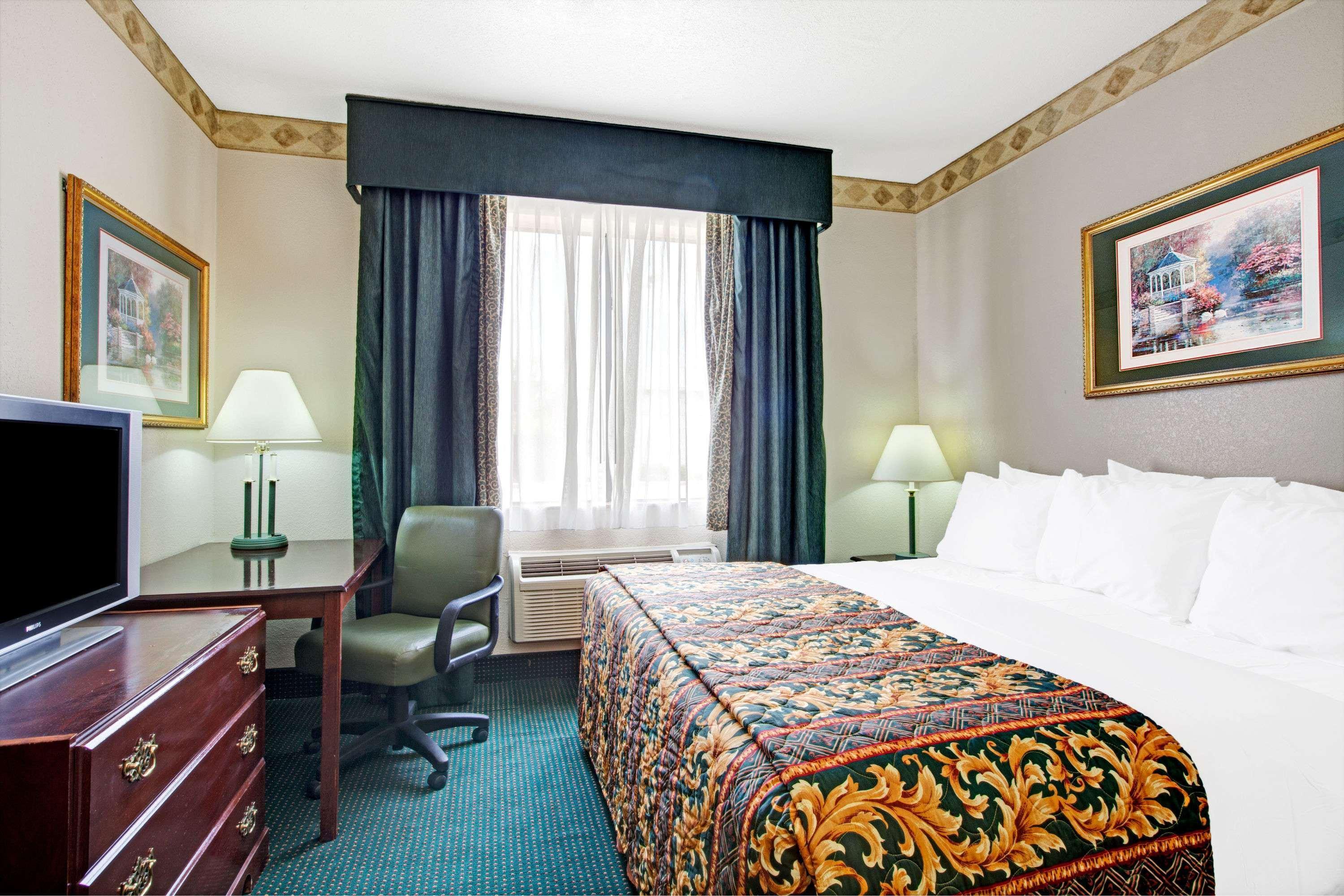 Days Inn & Suites By Wyndham Houston North/Aldine מראה חיצוני תמונה