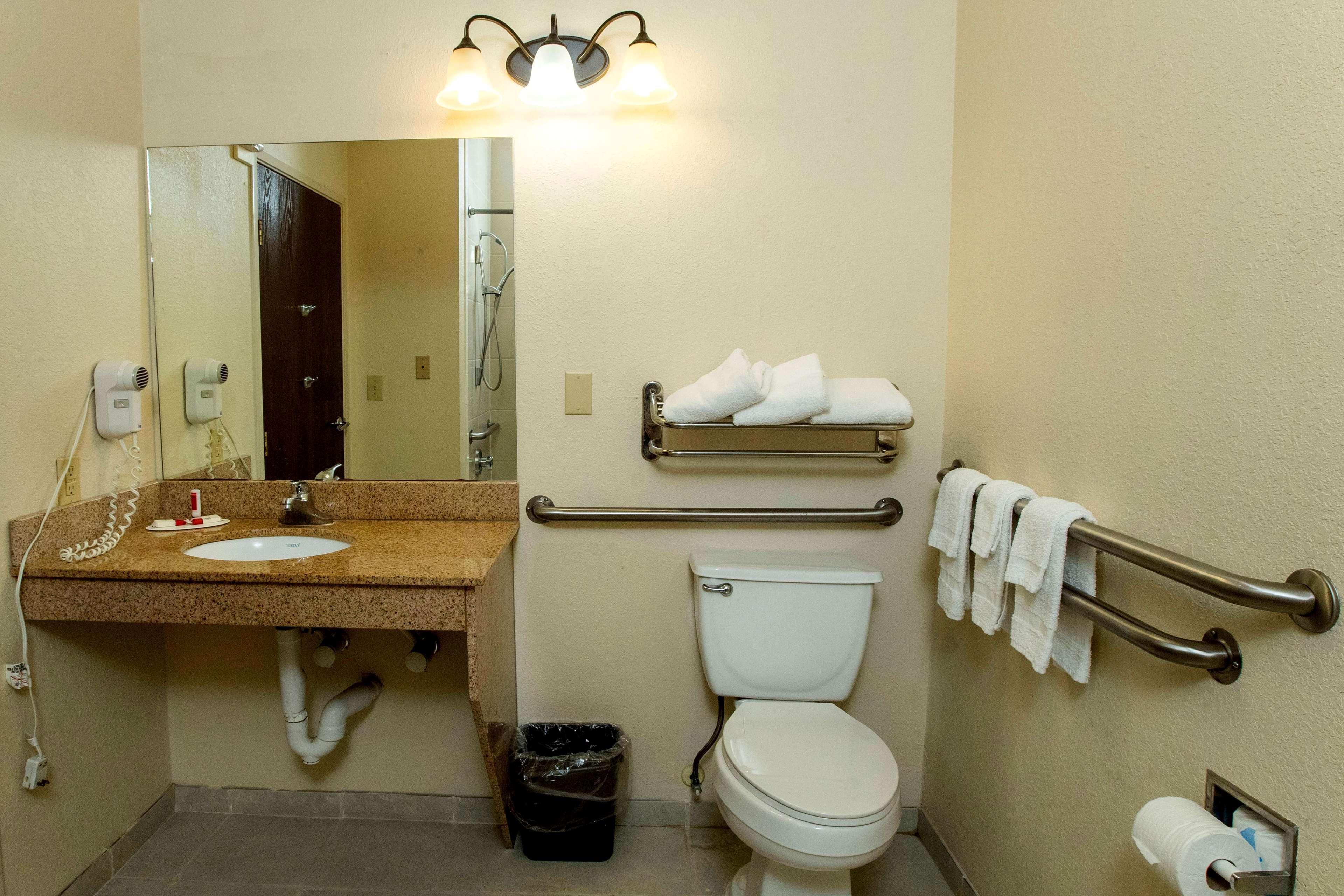 Days Inn & Suites By Wyndham Houston North/Aldine מראה חיצוני תמונה