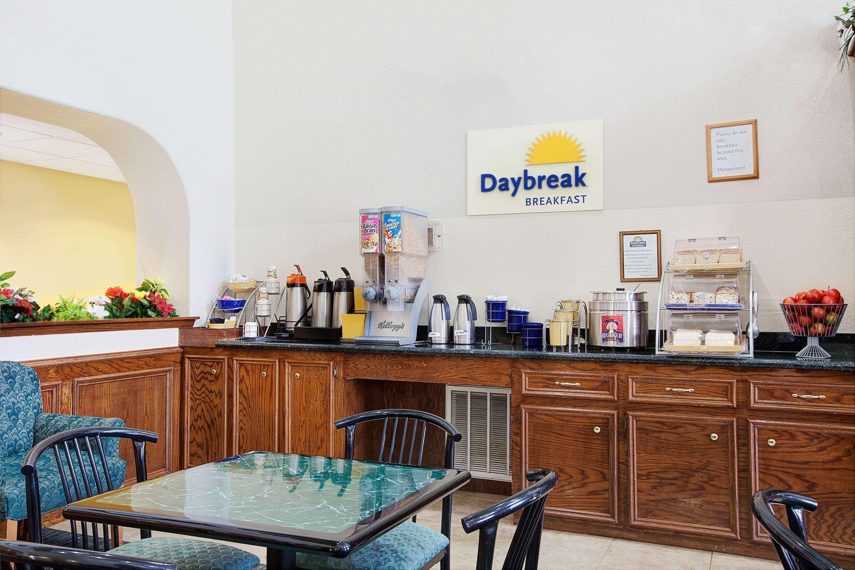Days Inn & Suites By Wyndham Houston North/Aldine מראה חיצוני תמונה