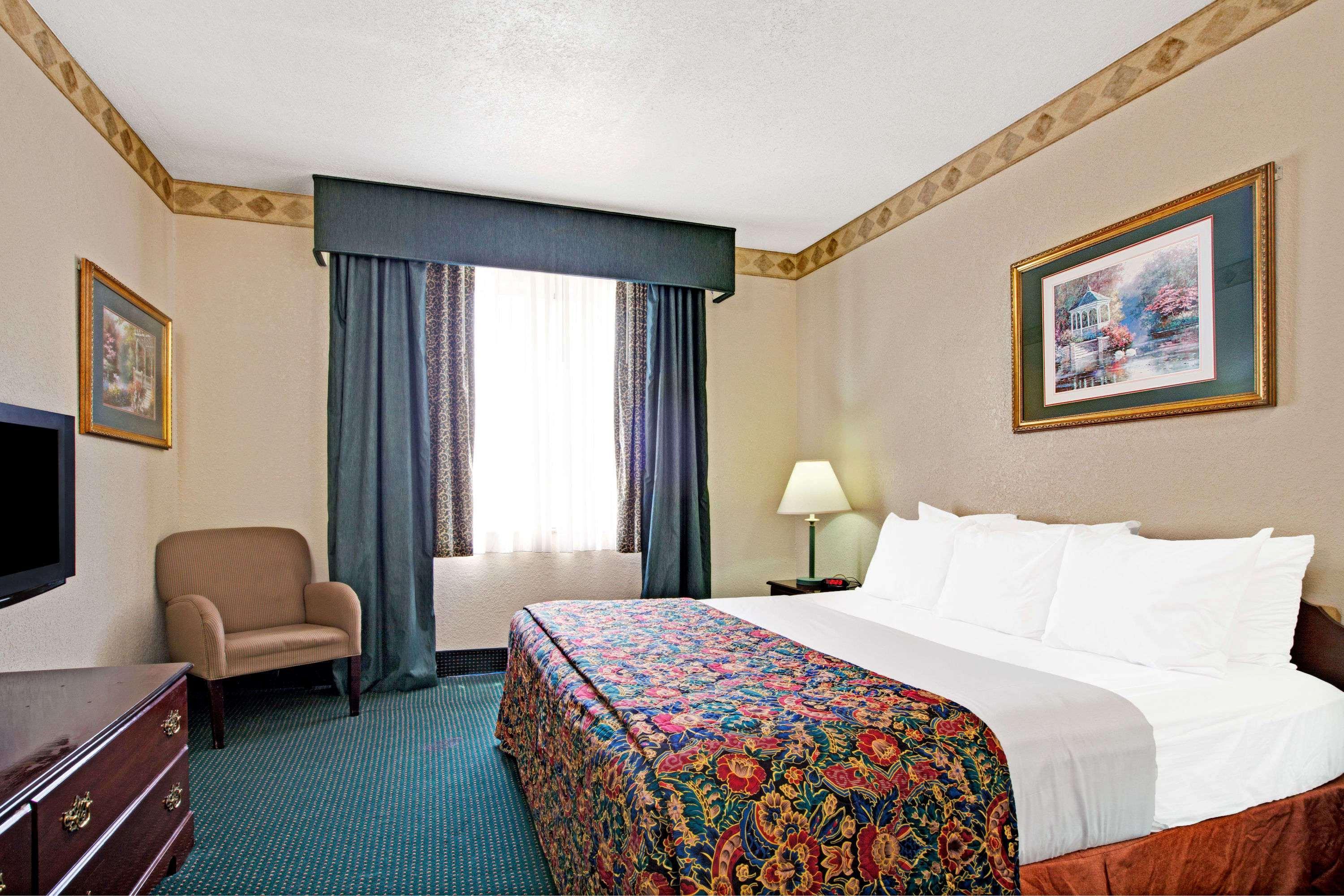 Days Inn & Suites By Wyndham Houston North/Aldine מראה חיצוני תמונה