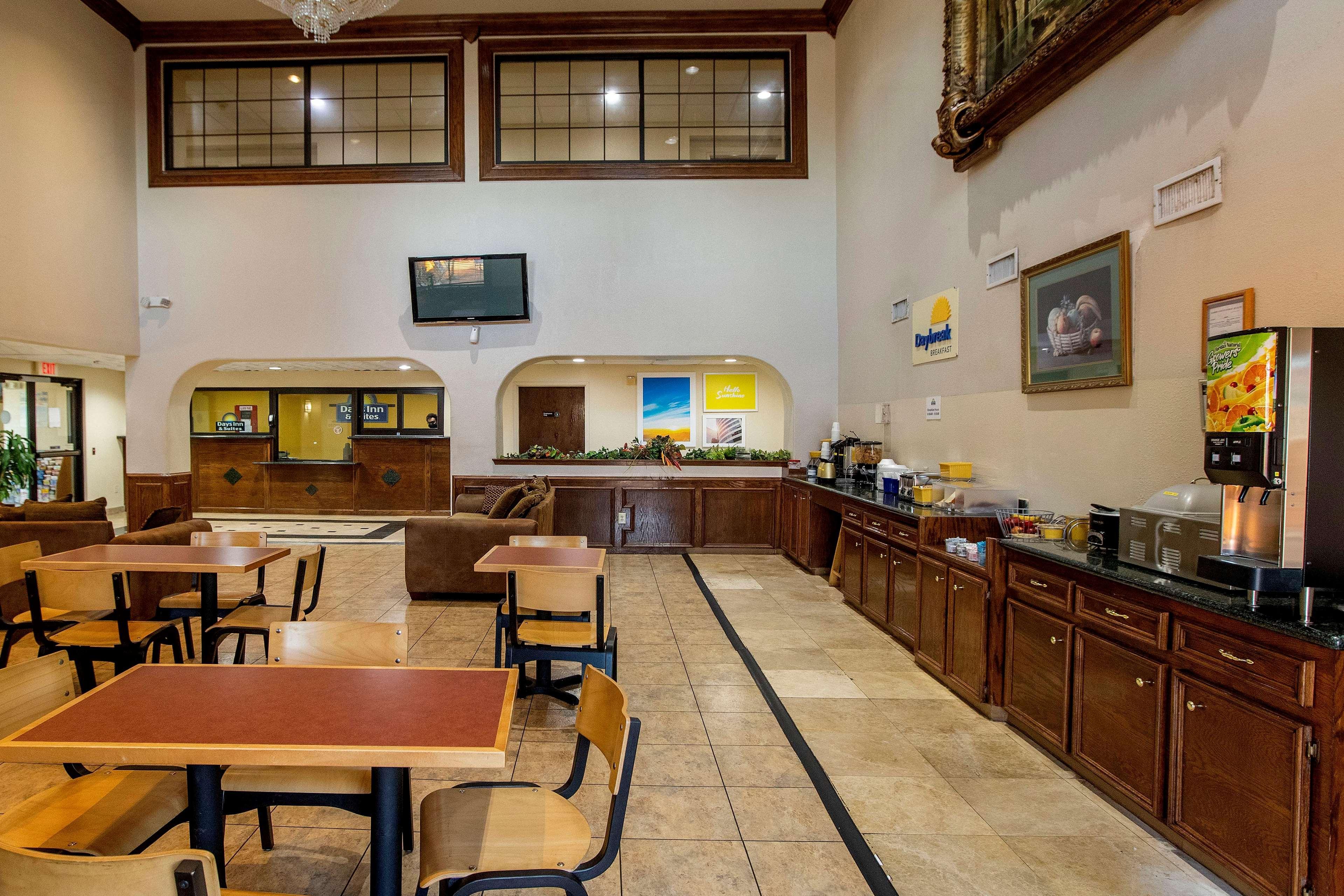 Days Inn & Suites By Wyndham Houston North/Aldine מראה חיצוני תמונה