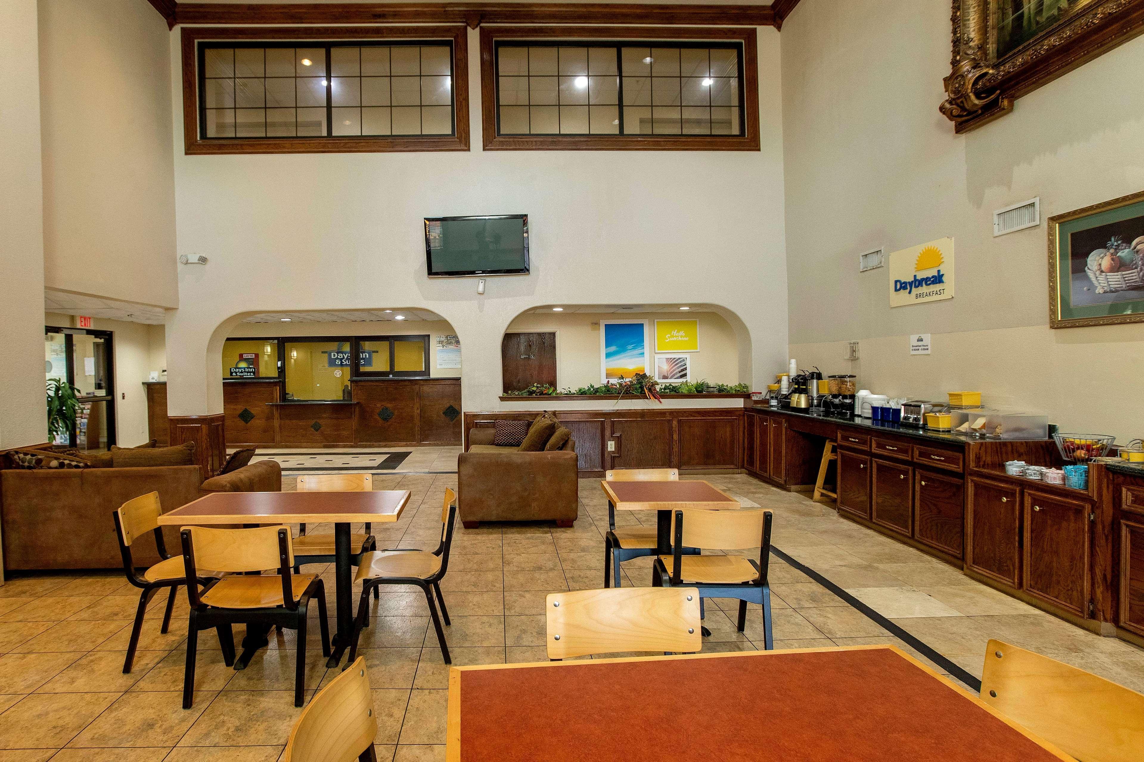 Days Inn & Suites By Wyndham Houston North/Aldine מראה חיצוני תמונה