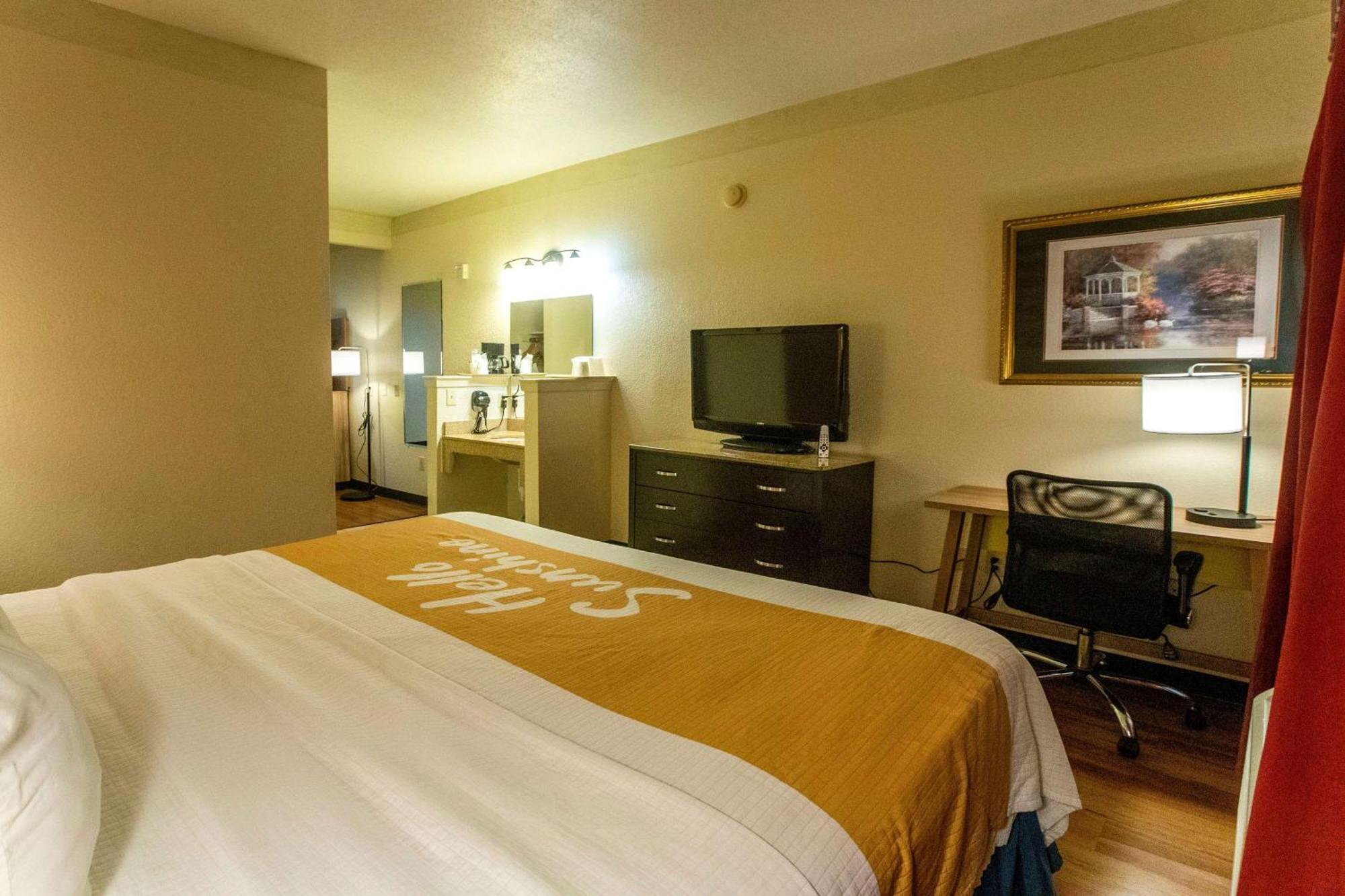 Days Inn & Suites By Wyndham Houston North/Aldine מראה חיצוני תמונה