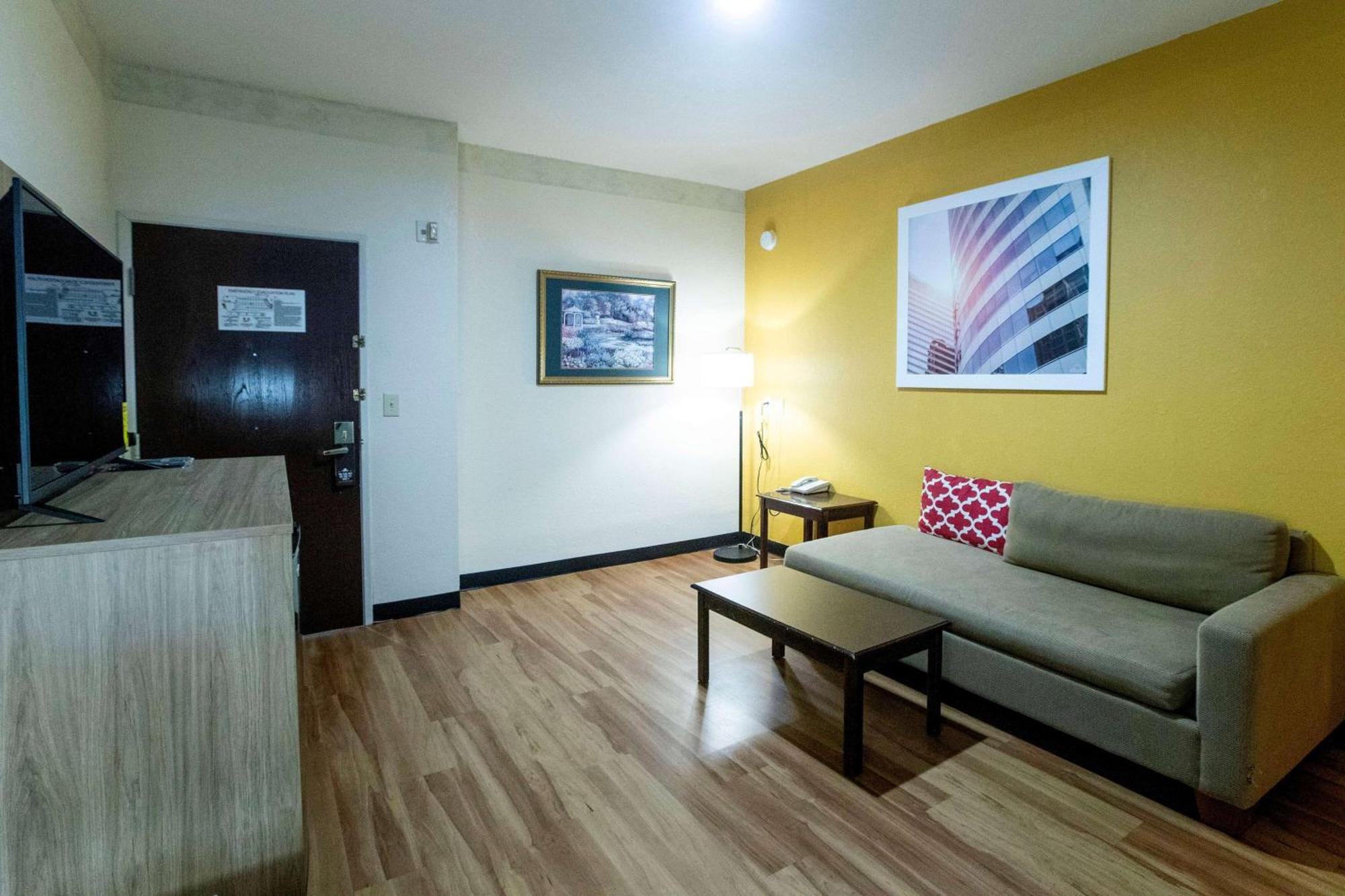 Days Inn & Suites By Wyndham Houston North/Aldine מראה חיצוני תמונה