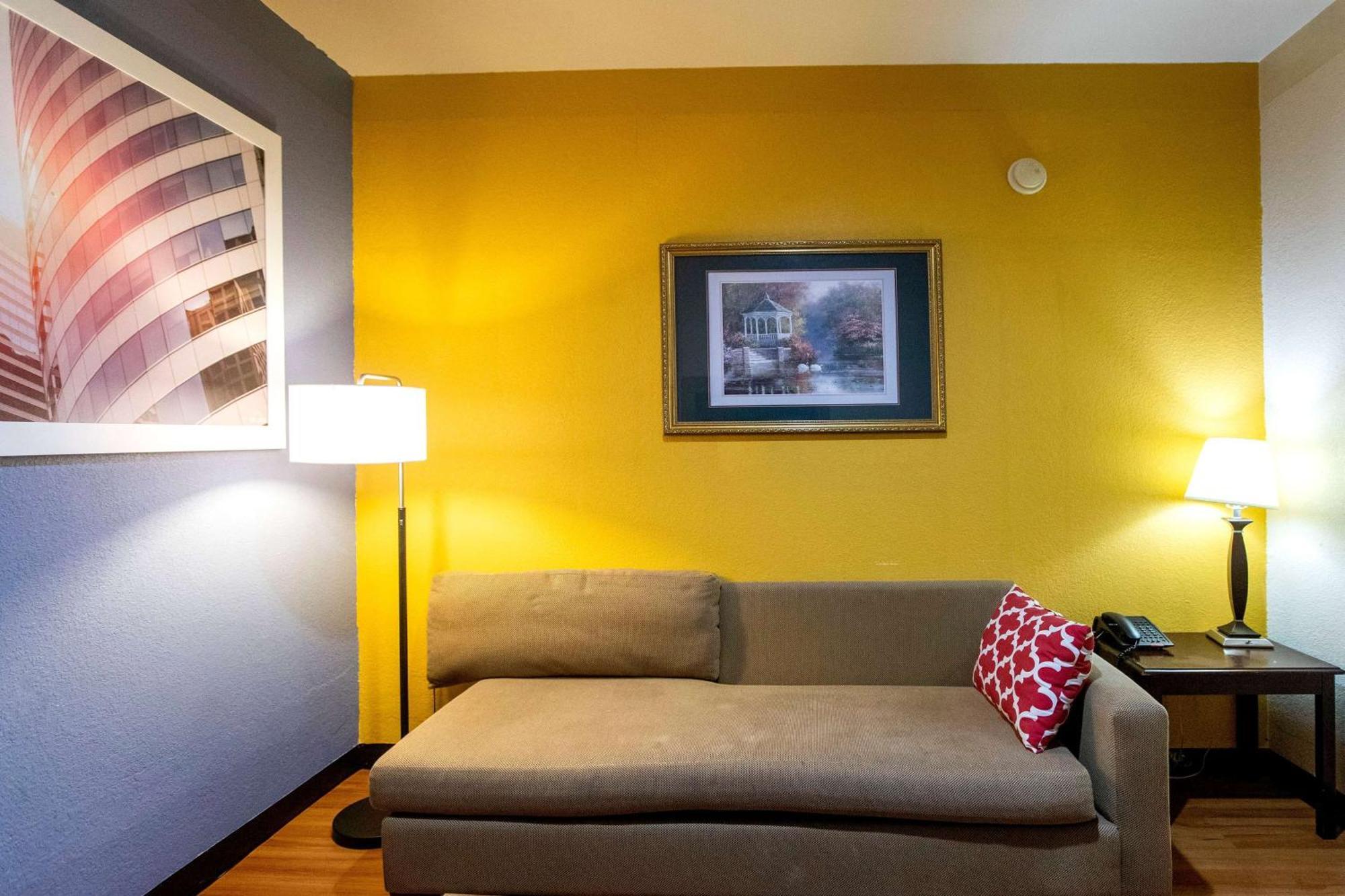 Days Inn & Suites By Wyndham Houston North/Aldine מראה חיצוני תמונה