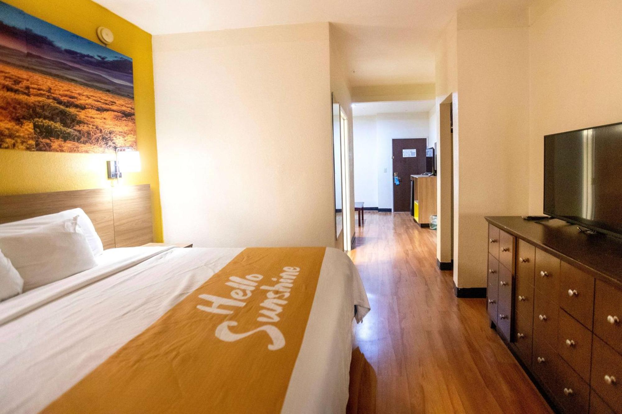 Days Inn & Suites By Wyndham Houston North/Aldine מראה חיצוני תמונה