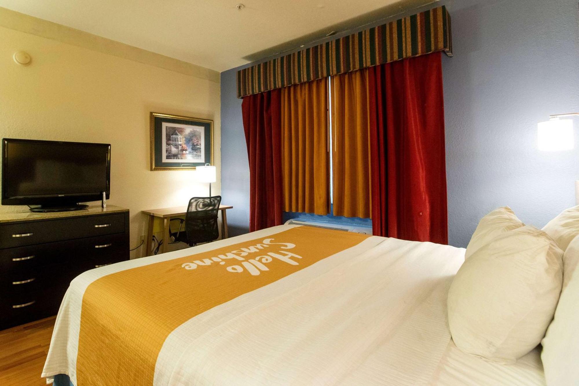 Days Inn & Suites By Wyndham Houston North/Aldine מראה חיצוני תמונה