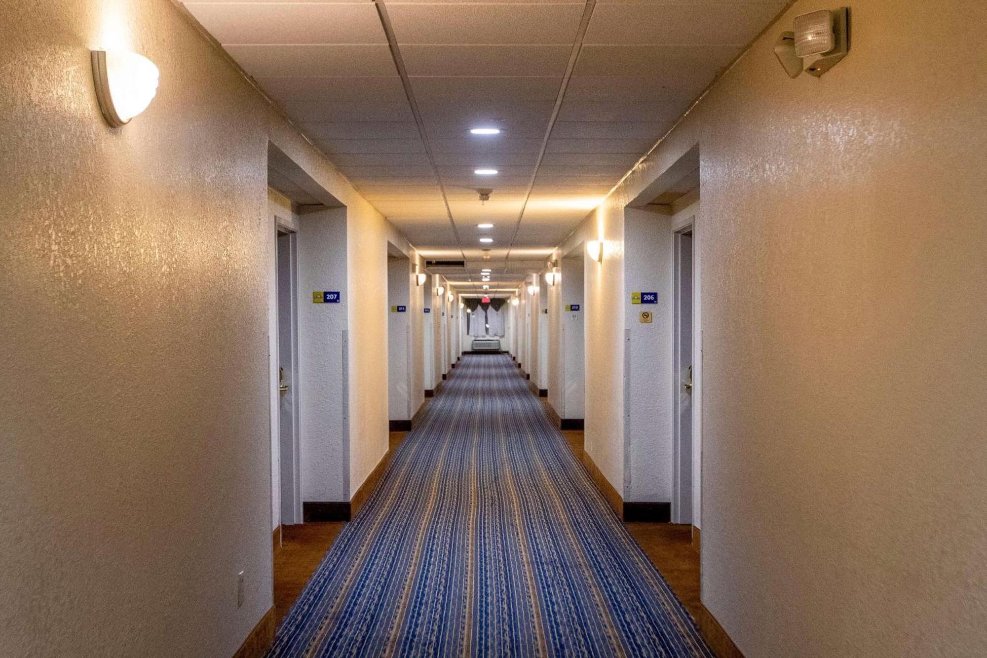 Days Inn & Suites By Wyndham Houston North/Aldine מראה חיצוני תמונה