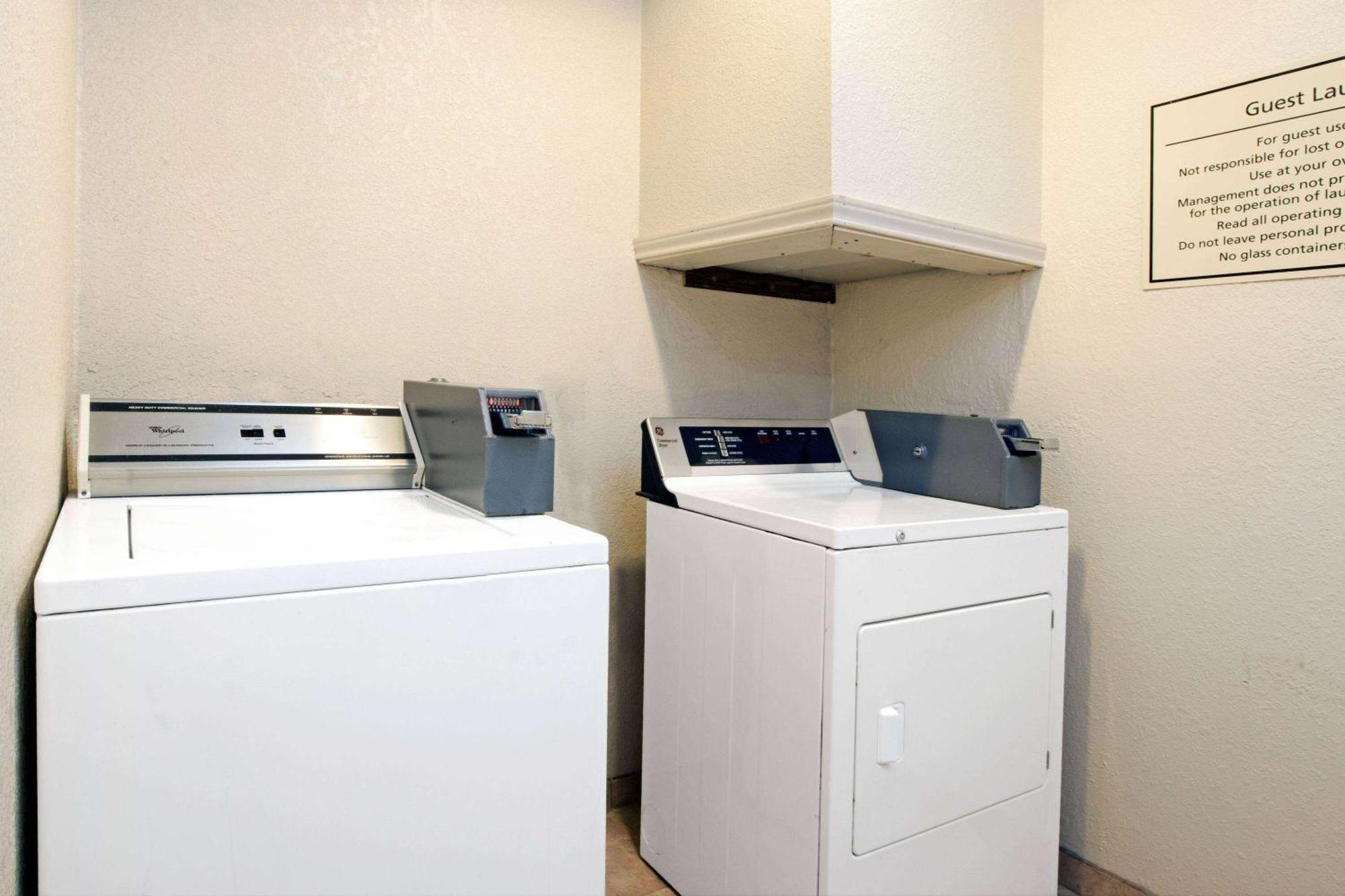 Days Inn & Suites By Wyndham Houston North/Aldine מראה חיצוני תמונה