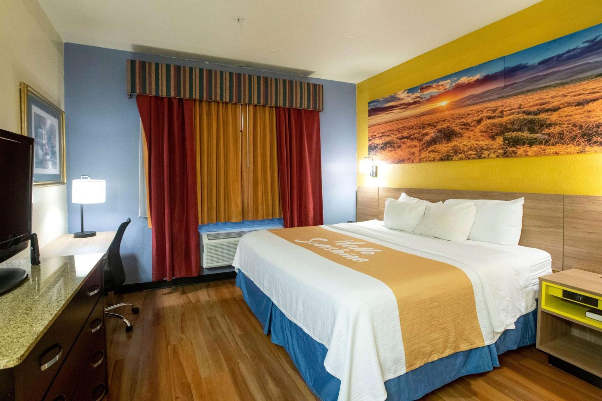 Days Inn & Suites By Wyndham Houston North/Aldine מראה חיצוני תמונה