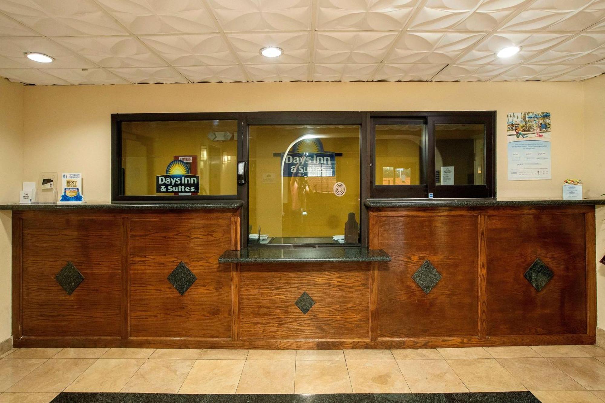 Days Inn & Suites By Wyndham Houston North/Aldine מראה חיצוני תמונה