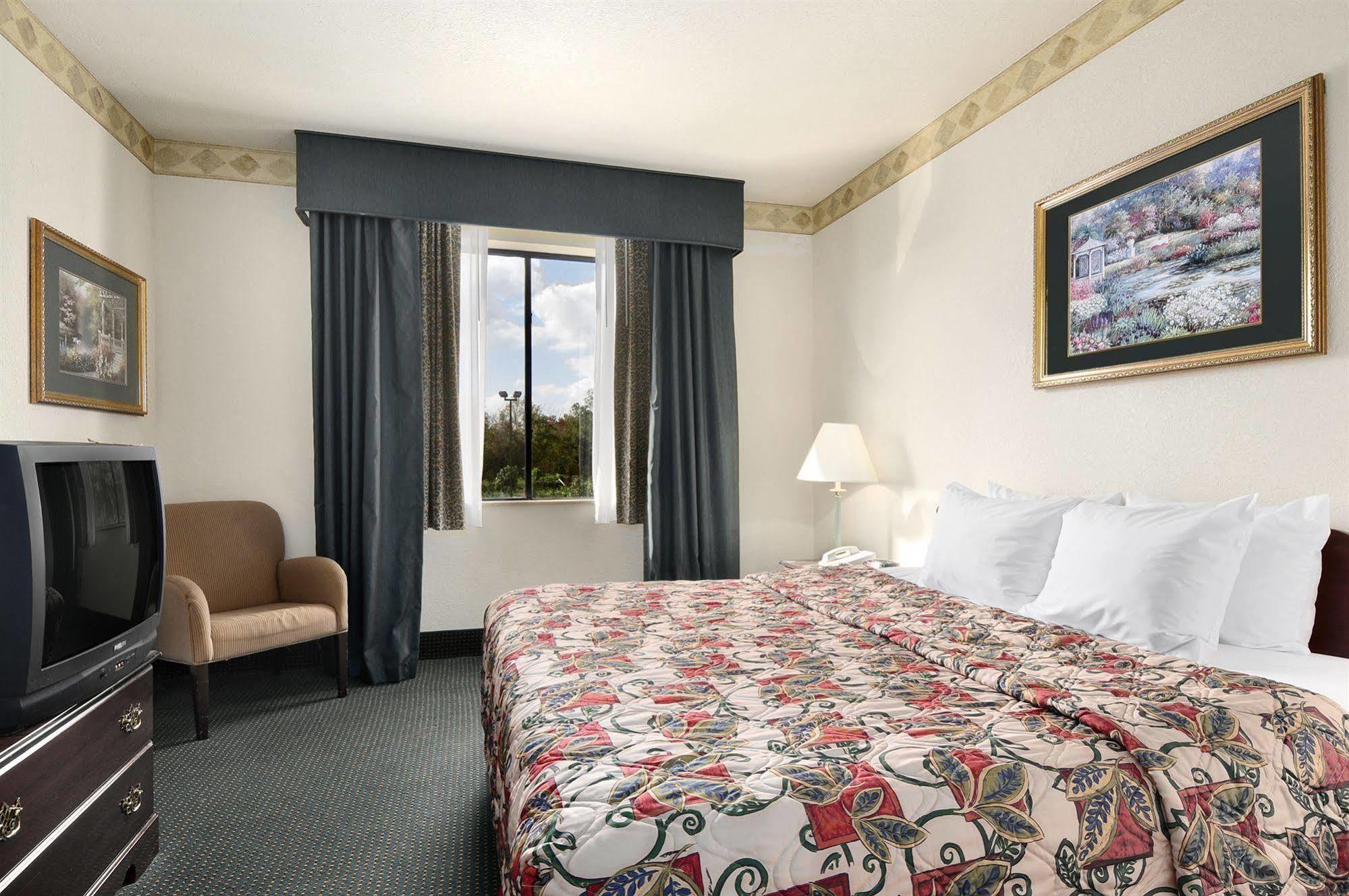 Days Inn & Suites By Wyndham Houston North/Aldine מראה חיצוני תמונה